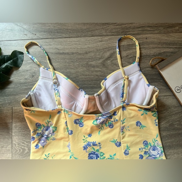 WeWoreWhat Golden Hour Floral Underwire One-Piece Swimsuit. Size L - Picture 6 of 8